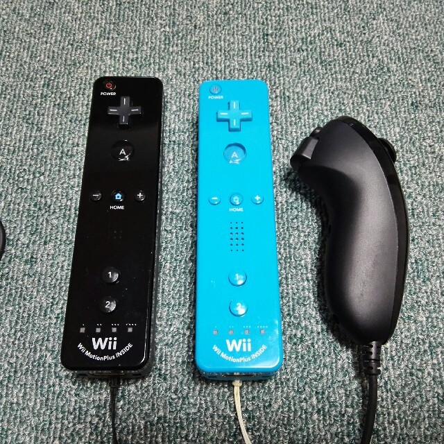 Wii(ウィー)のWii リモコン & ヌンチャク+ソフト エンタメ/ホビーのゲームソフト/ゲーム機本体(その他)の商品写真