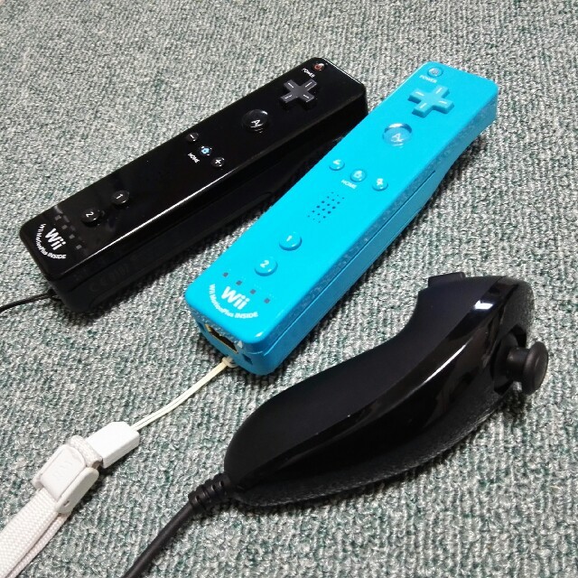 Wii(ウィー)のWii リモコン & ヌンチャク+ソフト エンタメ/ホビーのゲームソフト/ゲーム機本体(その他)の商品写真