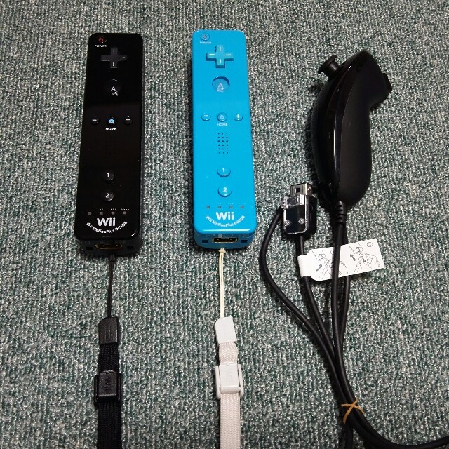 Wii(ウィー)のWii リモコン & ヌンチャク+ソフト エンタメ/ホビーのゲームソフト/ゲーム機本体(その他)の商品写真