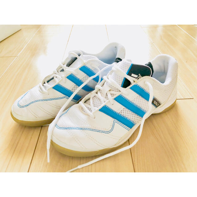 adidas(アディダス)の【adidas】レディスフットサルシューズ スポーツ/アウトドアのサッカー/フットサル(シューズ)の商品写真