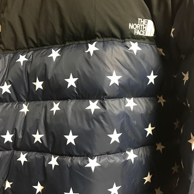 THE NORTH FACE(ザノースフェイス)のXXL メンズ north international ヌプシ nuptse 星 メンズのジャケット/アウター(ダウンジャケット)の商品写真