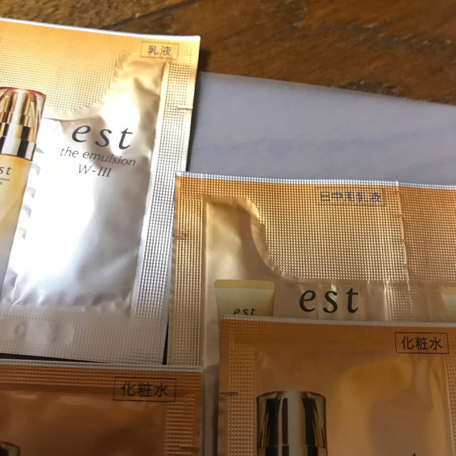 est(エスト)のest 試供品 コスメ/美容のキット/セット(サンプル/トライアルキット)の商品写真