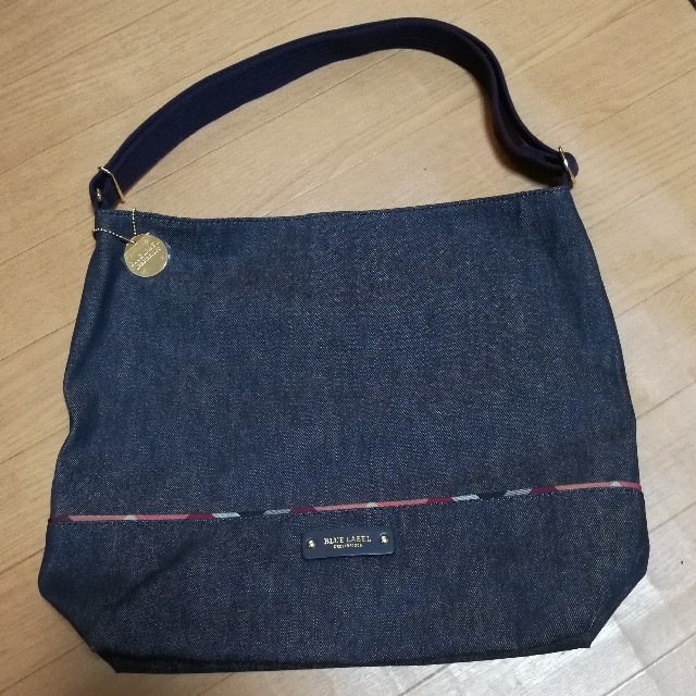 BURBERRY BLUE LABEL(バーバリーブルーレーベル)のPON様専用　クレストブリッジ　リバーシブルキャンバスショルダーバッグ

 レディースのバッグ(ショルダーバッグ)の商品写真