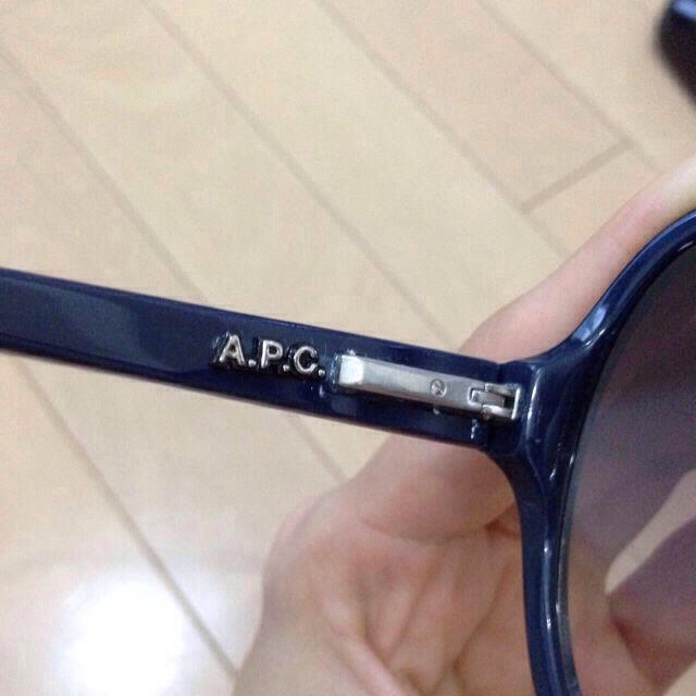 A.P.C(アーペーセー)のA.P.Cネイビーサングラス レディースのファッション小物(サングラス/メガネ)の商品写真