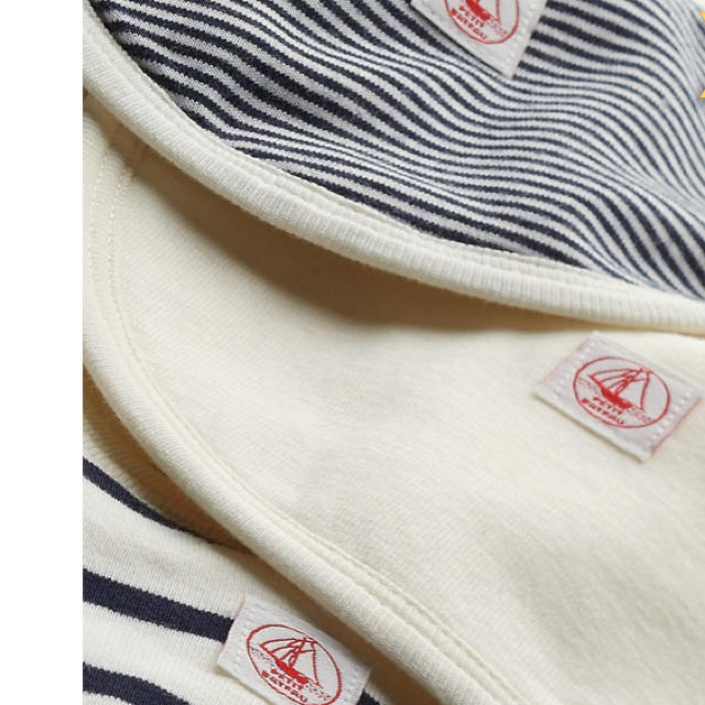 PETIT BATEAU(プチバトー)の【新品】プチバトー マリニエールミラレ スタイ3点セット キッズ/ベビー/マタニティのこども用ファッション小物(ベビースタイ/よだれかけ)の商品写真