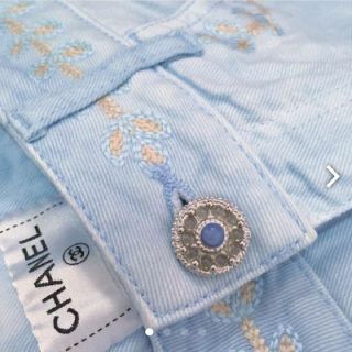 シャネル(CHANEL)の専用です。激レア ビジュー釦 ジーンズ ココマーク 刺繍 ♡(デニム/ジーンズ)