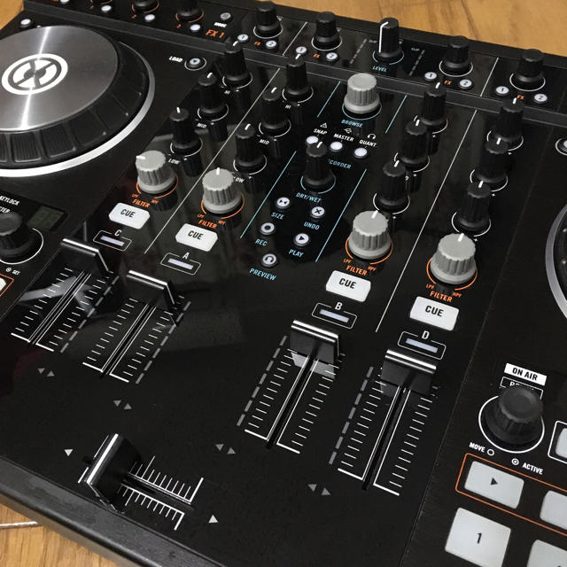 TRAKTOR KONTROL S4 mk2 楽器のDJ機器(DJコントローラー)の商品写真