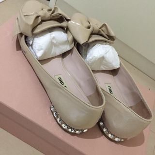 プラダ(PRADA)のmiumiu ビジューフラットシューズ Jimmy choo (バレエシューズ)