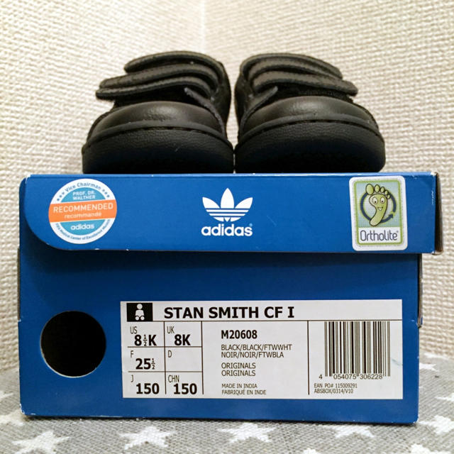 adidas(アディダス)の【新品】adidasスタンスミス(ブラック) キッズ/ベビー/マタニティのキッズ靴/シューズ(15cm~)(スニーカー)の商品写真