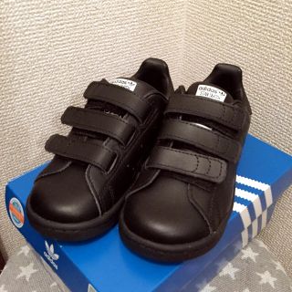 アディダス(adidas)の【新品】adidasスタンスミス(ブラック)(スニーカー)