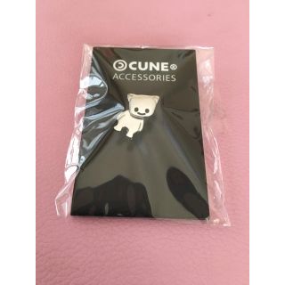 キューン(CUNE)のcune ネコピアス(ピアス)