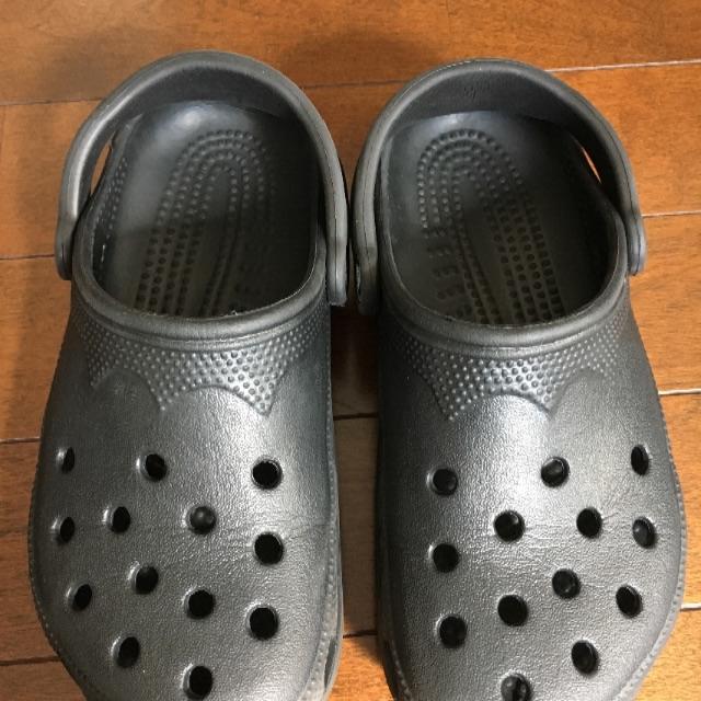 crocs(クロックス)の黒クロックス キッズ/ベビー/マタニティのキッズ靴/シューズ(15cm~)(サンダル)の商品写真