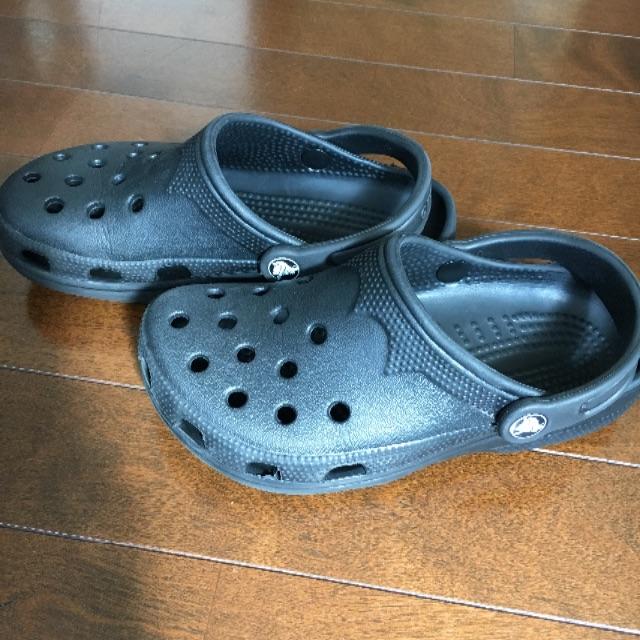 crocs(クロックス)の黒クロックス キッズ/ベビー/マタニティのキッズ靴/シューズ(15cm~)(サンダル)の商品写真