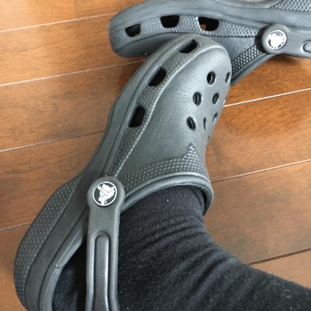 crocs(クロックス)の黒クロックス キッズ/ベビー/マタニティのキッズ靴/シューズ(15cm~)(サンダル)の商品写真