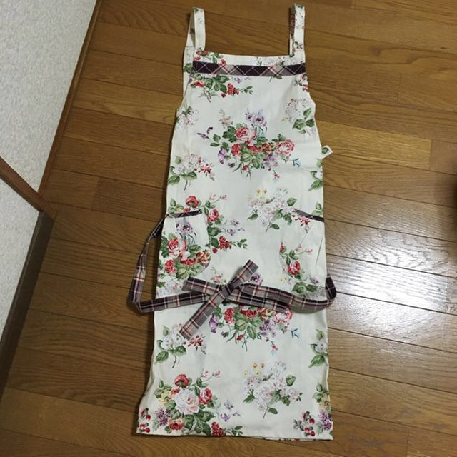 LAURA ASHLEY(ローラアシュレイ)のLAURA ASHLEY エプロン インテリア/住まい/日用品のキッチン/食器(その他)の商品写真