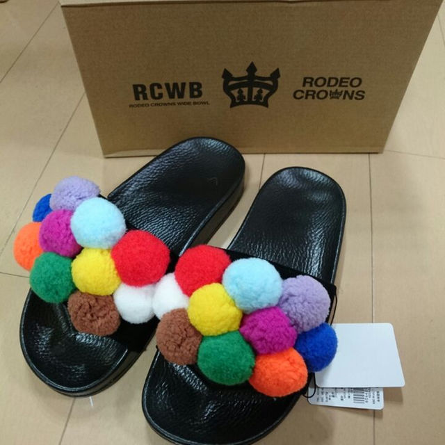 RODEO CROWNS(ロデオクラウンズ)のラスト一足★RodeoCrownsPONPONサンダル★ レディースの靴/シューズ(サンダル)の商品写真