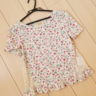 ジルスチュアート(JILLSTUART)のジルスチュアート　フラワー　ブラウズ　S(シャツ/ブラウス(半袖/袖なし))