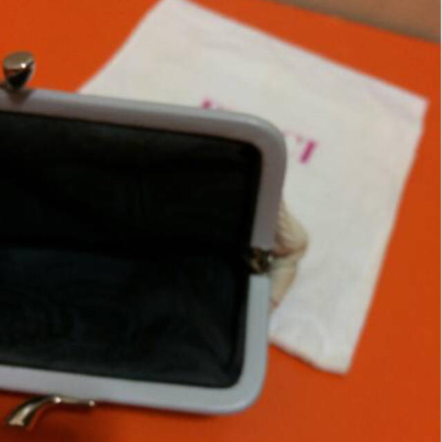 EMILIO PUCCI(エミリオプッチ)の本物エミリオプッチの白ピンク系のコインケースがま口　保存袋あり  レディースのファッション小物(コインケース)の商品写真