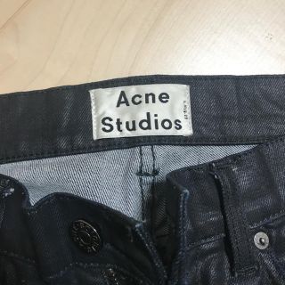 アクネ(ACNE)のacne コーティングパンツ(デニム/ジーンズ)