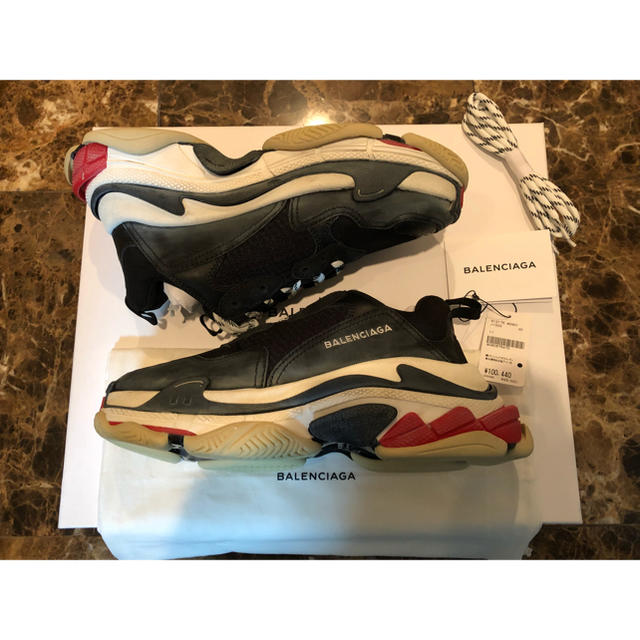 Balenciaga(バレンシアガ)の国内正規品 Balenciaga Triple S 18SS 黒赤 サイズ40  メンズの靴/シューズ(スニーカー)の商品写真