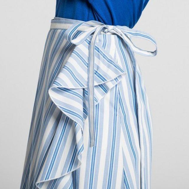 UNIQLO(ユニクロ)のユニクロ　エクストラファインコットンラッフルラップスカート レディースのスカート(ひざ丈スカート)の商品写真