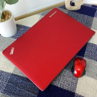 レノボ(Lenovo)の500G大容量corei3可愛い赤美品windows１０薄型軽量カメラ14インチ(ノートPC)