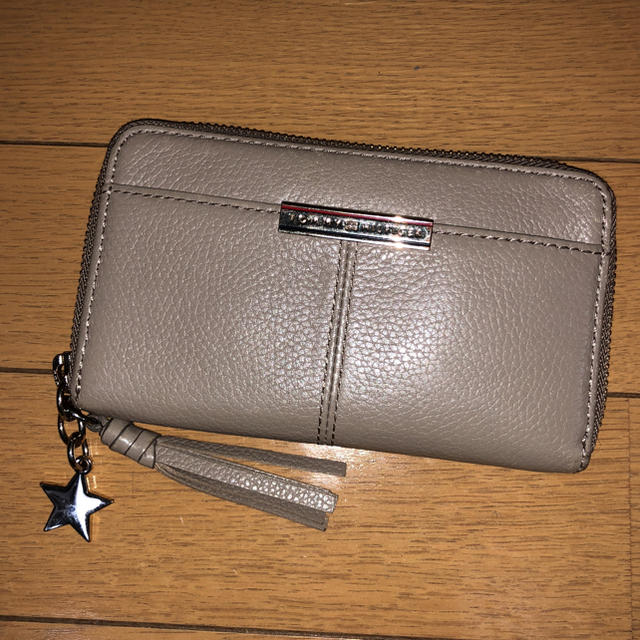 TOMMY HILFIGER(トミーヒルフィガー)の財布 TOMMY HILFIGER ベージュ レディースのファッション小物(財布)の商品写真