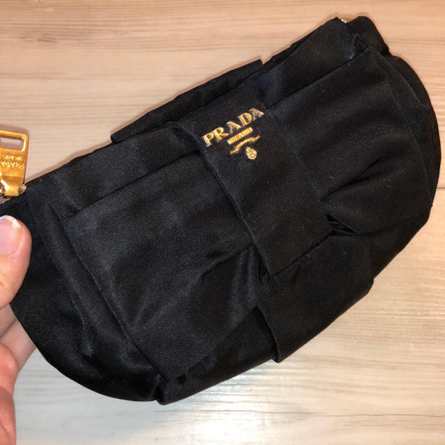 プラダ リボン ポーチ 黒 miumiu PRADA ブラック シャネル バッグ
