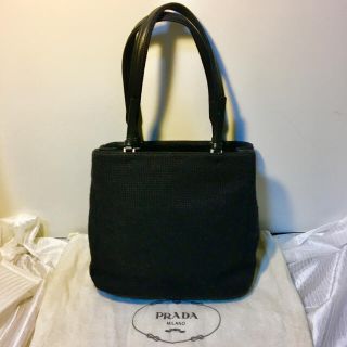 プラダ(PRADA)のPRADA ショルダーバック ブラック 三角プレート ハンドバッグ(ハンドバッグ)