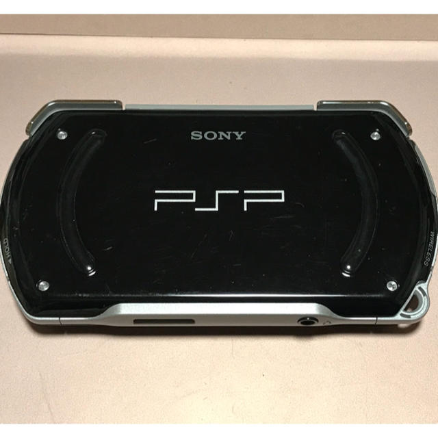 PlayStation Portable(プレイステーションポータブル)のPSPgo PSP-N1000 エンタメ/ホビーのゲームソフト/ゲーム機本体(携帯用ゲーム機本体)の商品写真