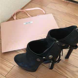 ミュウミュウ(miumiu)のmiumiu ブーティ 黒(ブーティ)