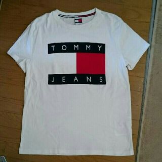 トミーヒルフィガー(TOMMY HILFIGER)の完売人気！美品トミージーンズ ロゴTシャツ 白 Lサイズ(Tシャツ/カットソー(半袖/袖なし))