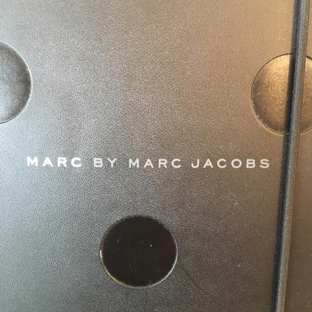 MARC BY MARC JACOBS(マークバイマークジェイコブス)の新品MARCBYMARCJACOBS♡手帳カバー非売品レア レディースのファッション小物(その他)の商品写真