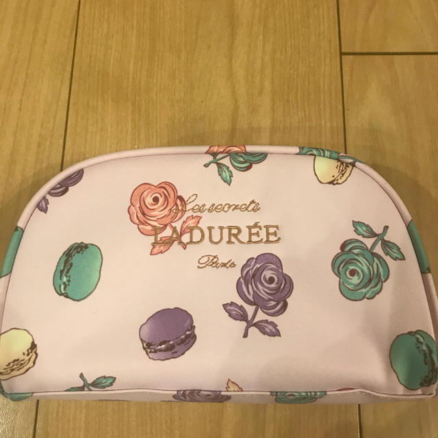 LADUREE(ラデュレ)の【ぴんくぱんさー様専用】ラデュレ 大人気マカロン柄ポーチ レディースのファッション小物(ポーチ)の商品写真