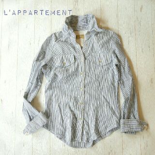 アパルトモンドゥーズィエムクラス(L'Appartement DEUXIEME CLASSE)のL'Appartement 襟ワイヤーコットンストライプシャツ(Tシャツ(半袖/袖なし))