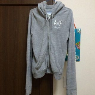 アバクロンビーアンドフィッチ(Abercrombie&Fitch)のアバクロ グレーパーカー Lサイズ(パーカー)