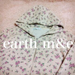 アースミュージックアンドエコロジー(earth music & ecology)のearth ＊ 花柄パーカー(パーカー)