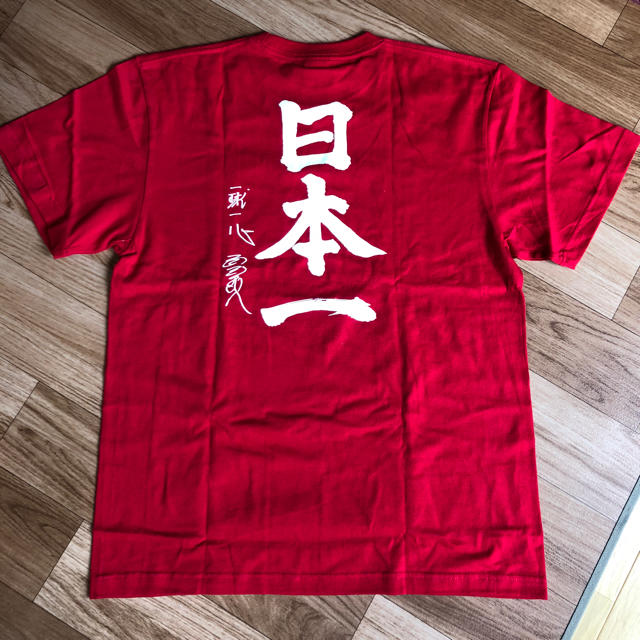 広島カープ  日本一Tシャツ エンタメ/ホビーのタレントグッズ(スポーツ選手)の商品写真