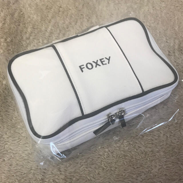FOXEY(フォクシー)のFOXEY フォクシーノベルティ トラベルポーチ レディースのファッション小物(ポーチ)の商品写真