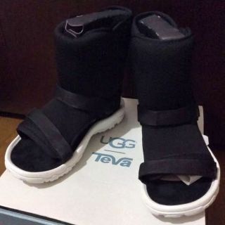 アグ(UGG)のUGG/TEVA COLLAB-HYBRID SANDEL BLACK(ブーツ)