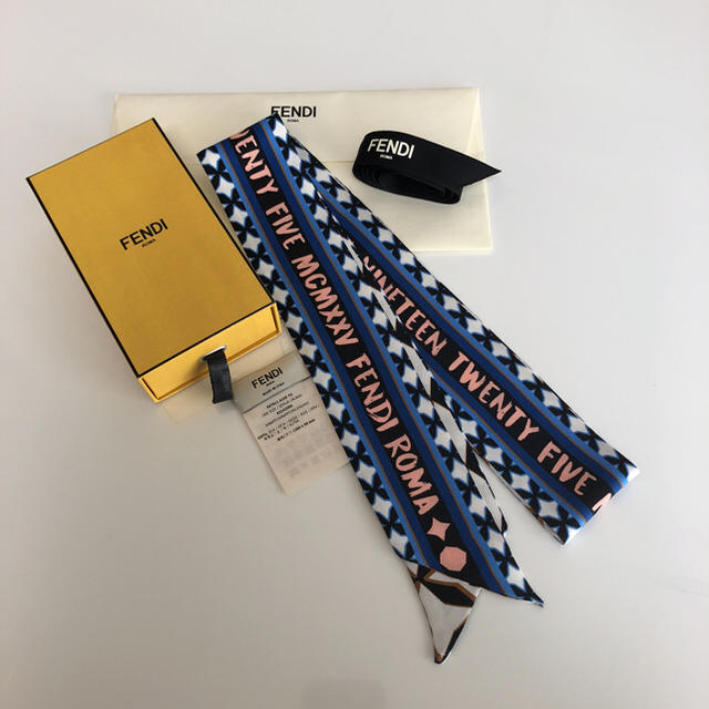 FENDI(フェンディ)の♡美品 FENDI TWILL PRINT 5×120♡チュータ様専用です。 レディースのバッグ(ショルダーバッグ)の商品写真