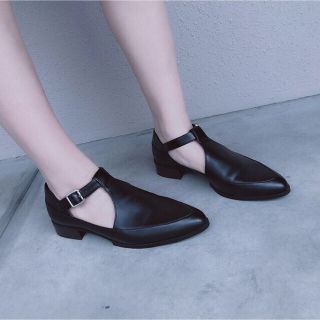 チャールズアンドキース(Charles and Keith)の新品 デザイン ローファー  ポインテッドトゥ パンプス(ローファー/革靴)