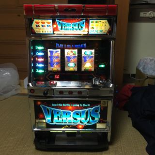 4号機　VERSUSバーサス実機(コイン不要機付き)