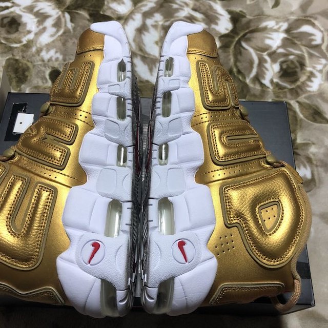 Supreme(シュプリーム)のsupreme シュプテン モアテン nike ゴールド gold 26.5cm メンズの靴/シューズ(スニーカー)の商品写真