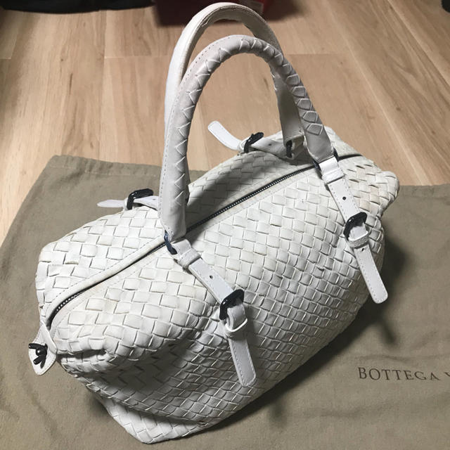 Bottega Veneta(ボッテガヴェネタ)の【月末限定値下げ】ボッテガヴェネタ ハンドバッグ  白 レディースのバッグ(ハンドバッグ)の商品写真