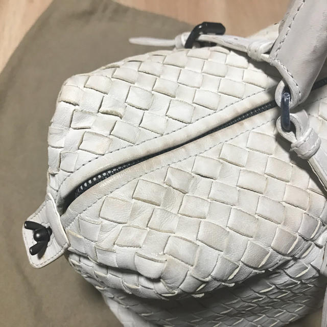 Bottega Veneta(ボッテガヴェネタ)の【月末限定値下げ】ボッテガヴェネタ ハンドバッグ  白 レディースのバッグ(ハンドバッグ)の商品写真