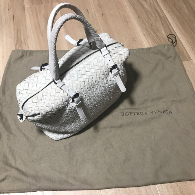 Bottega Veneta(ボッテガヴェネタ)の【月末限定値下げ】ボッテガヴェネタ ハンドバッグ  白 レディースのバッグ(ハンドバッグ)の商品写真