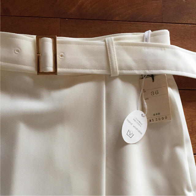 DEUXIEME CLASSE(ドゥーズィエムクラス)の2017SSportcros ベルト付きスカート ホワイト日本製定価12000円 レディースのスカート(ひざ丈スカート)の商品写真