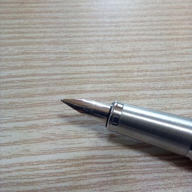 Parker(パーカー)のパーカー　IM 万年筆　レッド インテリア/住まい/日用品の文房具(ペン/マーカー)の商品写真