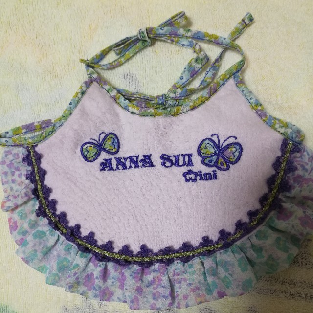 ANNA SUI mini(アナスイミニ)のアナスイミニ　アナスイ　スタイ　よだれかけ　フリル キッズ/ベビー/マタニティのこども用ファッション小物(ベビースタイ/よだれかけ)の商品写真